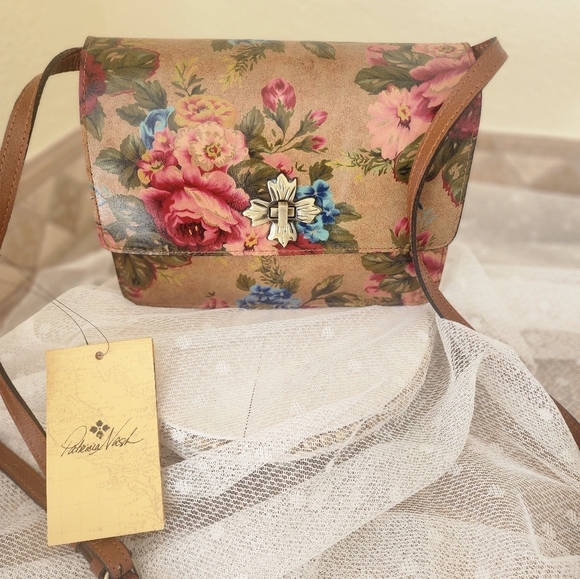 Patricia Nash Handbags - NWT Patricia Nash Crossbody